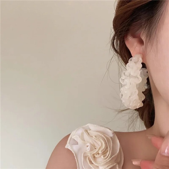 Frost Bloom: Milky White C-Sculpt Elegance - Picture 6 of 7